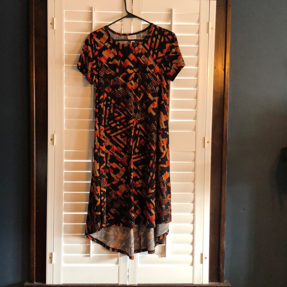 Fun print LuLaroe dress.
